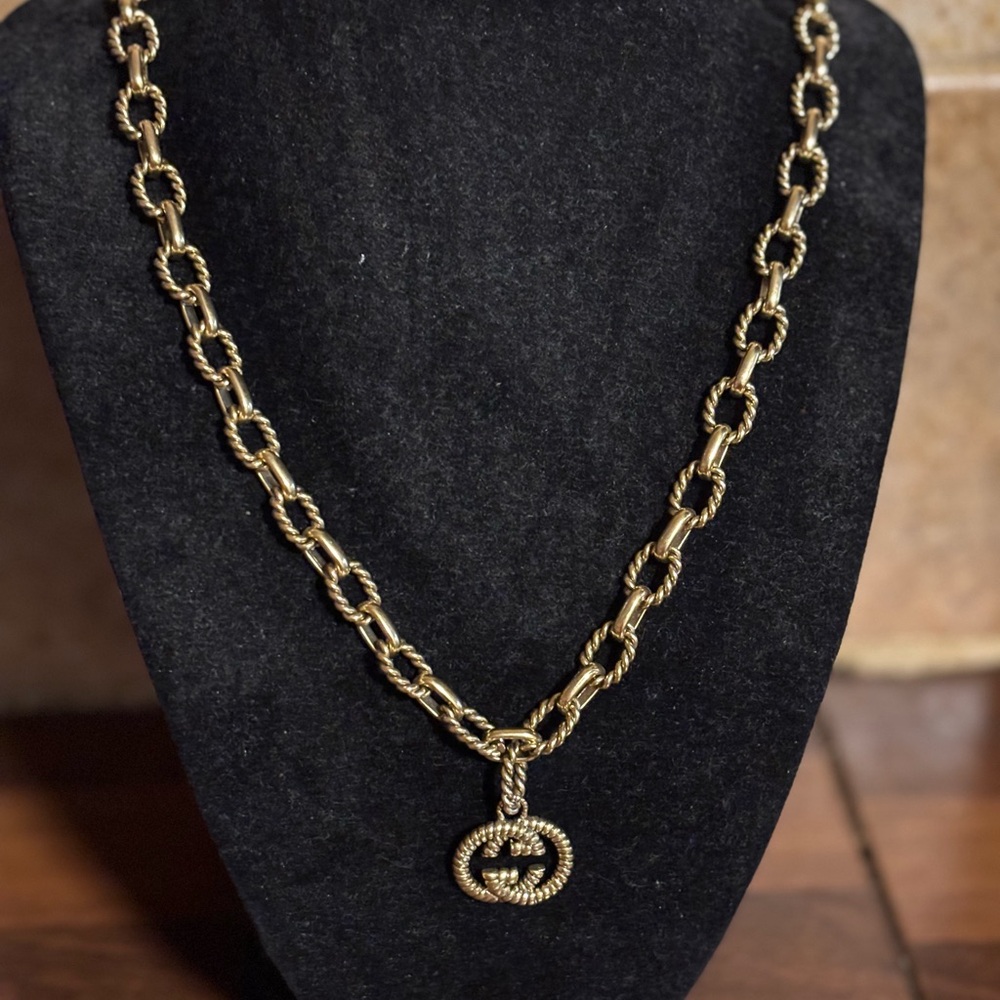 Elegant Gold Chain Necklace
